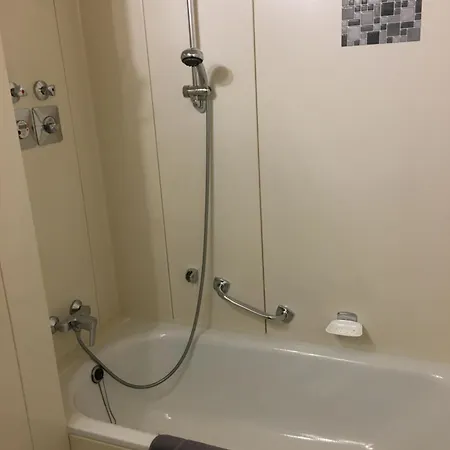 Tiny-klotzsche Lägenhet *