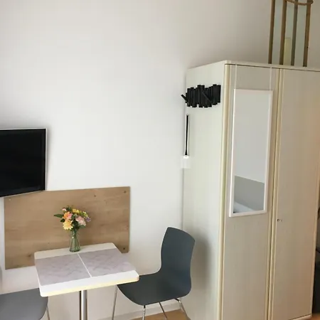 Tiny-klotzsche Apartment *